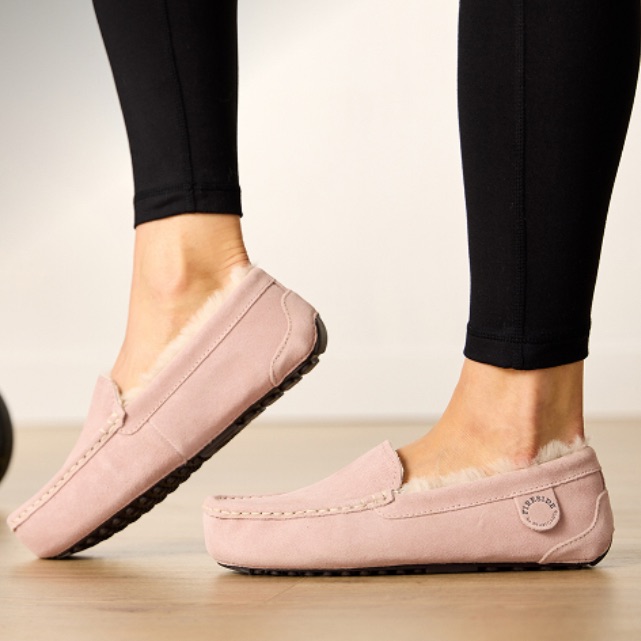 Fireside By Dearfoams Mel Genuine Shearling Moccasin In Dusty Pink